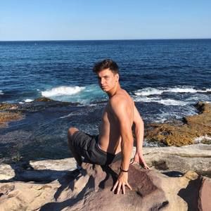 Meet your Posher, Dennis